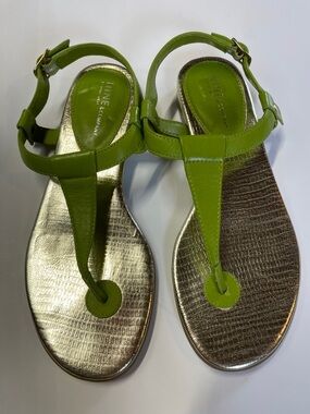 Nine & Company Line Green T-Strap Sandals Gold Footbed Womens Flats Size 6